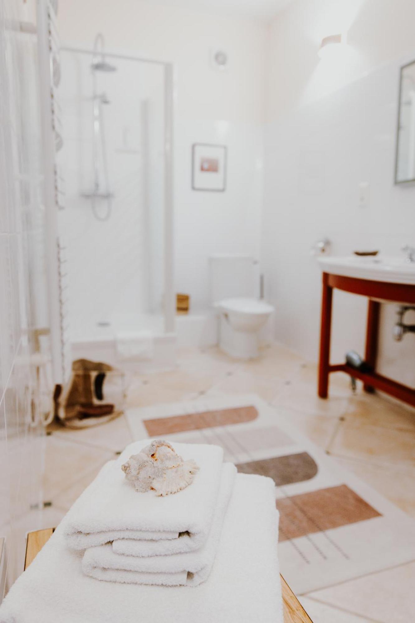 Les Perseides Hotel Lezignan Екстериор снимка